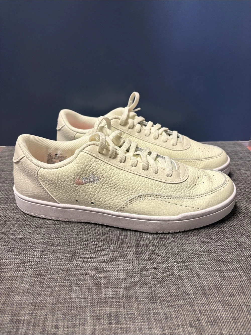 Nike Vintage Court Premium Pale Ivory Womens/ men’s size 10.5 CW1067-101
